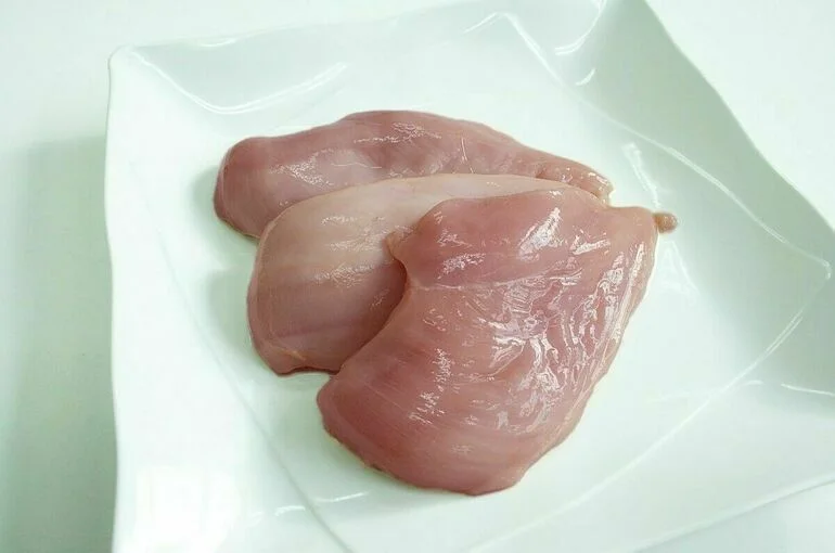В Чехии обнаружили инфицированное сальмонеллой куриное мясо с Украины