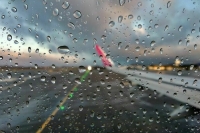 В аэропортах Москвы отменили и задержали почти 30 рейсов из-за непогоды