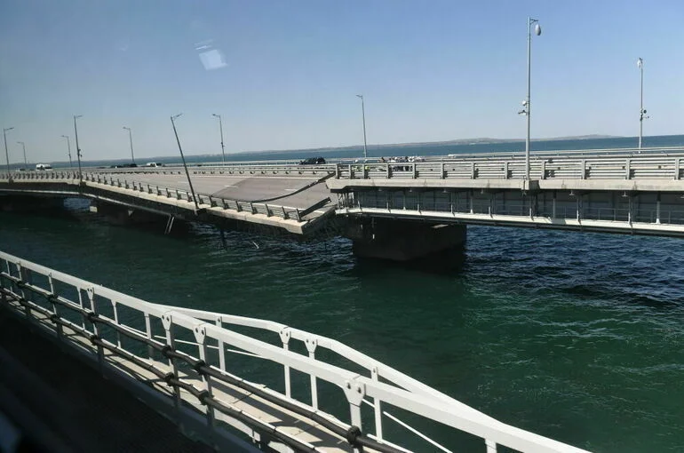 Грузовые машины пока не смогут проехать по Крымскому мосту