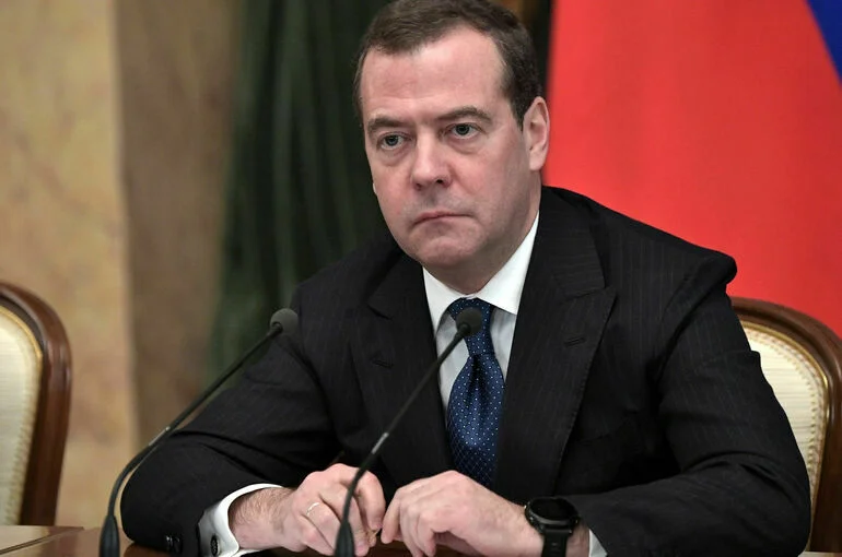 Медведев назвал обеспечение нужд СВО приоритетной задачей бюджета