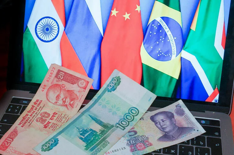 Минфин подготовил список стран, банки которых смогут торговать валютой в России