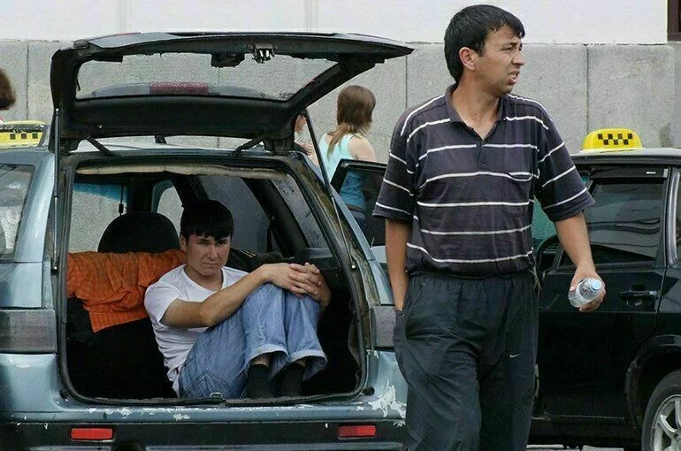 Аптеки, рынки и такси: где не ждут трудовых мигрантов