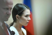 Суд отказался переводить блогера Чекалину под домашний арест