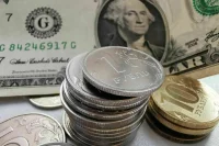 ЦБ: Переводы россиян за рубеж сократились примерно вдвое