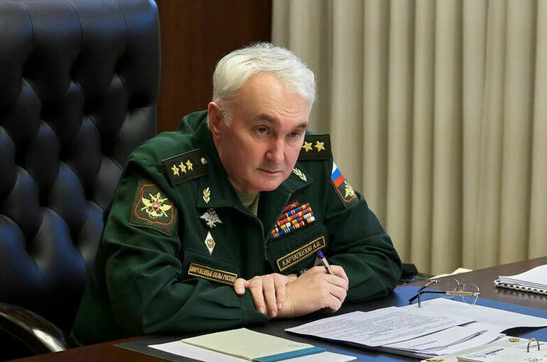 Картаполов заявил, что призывной возраст не будут повышать поэтапно