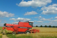 Комбайнер пострадал при обстреле Белгородской области ВСУ