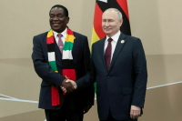 Путин подарил президенту Зимбабве вертолет