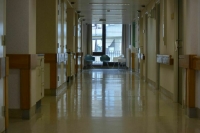 Суд отправил на лечение мужчину, толкнувшего подростка под поезд метро