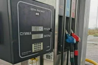 На российских автозаправках вновь подорожал бензин