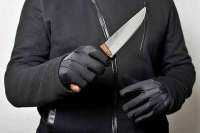 В пригороде Сеула мужчина напал с ножом на прохожих у метро