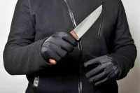В пригороде Сеула мужчина напал с ножом на прохожих у метро