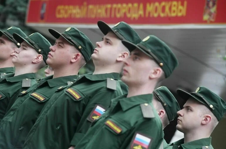 Призывникам запретили выезжать из России со дня направления повестки