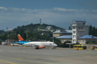 Самолет Airbus столкнулся с трапом в аэропорту Сочи