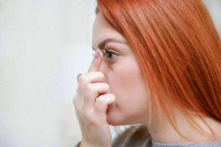 Врач напомнила, как правильно обращаться с линзами