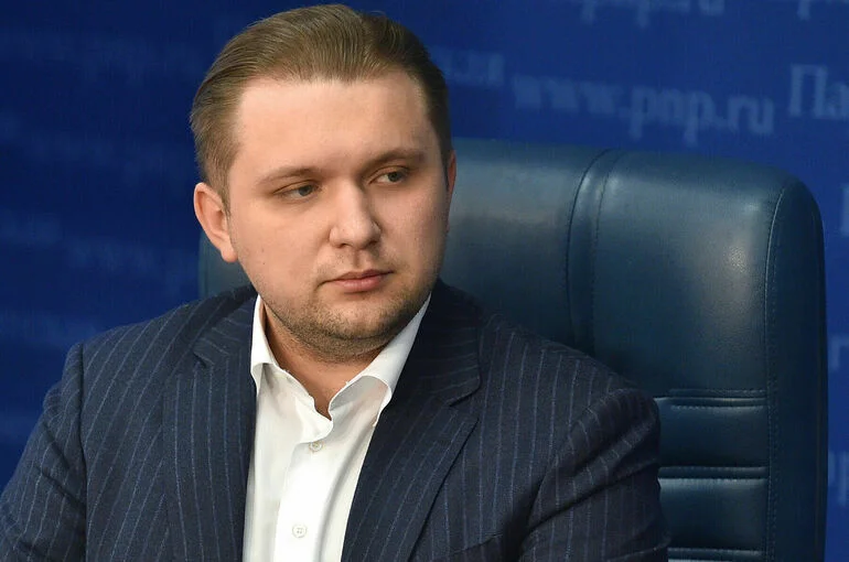 Чернышов предложил разрешить женщинам тратить маткапитал на свое образование
