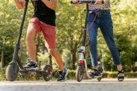 Власти Москвы думают об увеличении числа медленных зон для электросамокатов