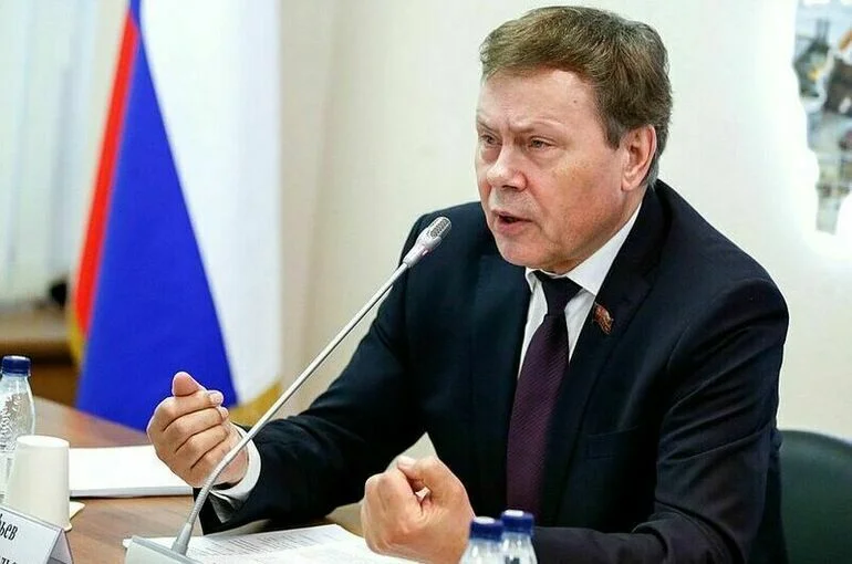 Арефьев призвал увеличить зарплаты бюджетников