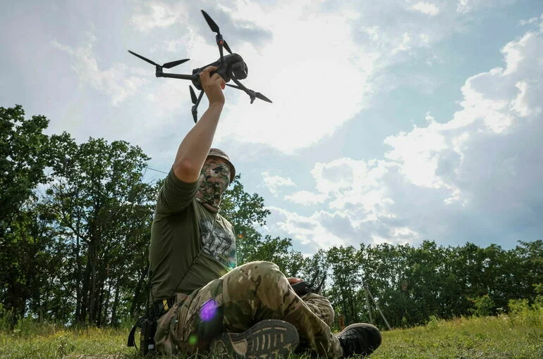 Украинские беспилотники атаковали военный аэродром в Новгородской области