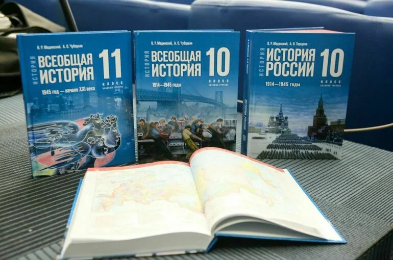 В РВИО заявили, что в новом учебнике истории роль Сталина изложена объективно