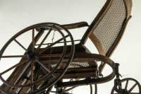 Путин поручил представить предложения по производству транспорта для инвалидов