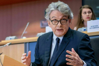 Еврокомиссар: Украина не сможет вступить в НАТО до окончания конфликта