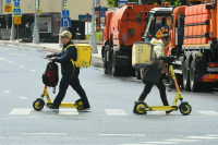 В Москве задержали курьера, сбившего на электросамокате ребенка