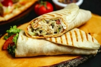 Суд в Москве арестовал директора кафе, где отравились шаурмой более 40 человек