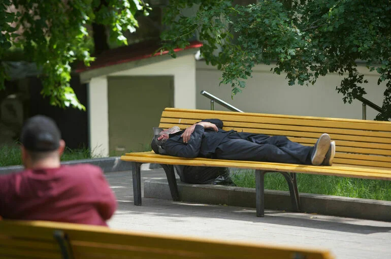 Даванков и Леонов предложили переселять бездомных из крупных городов