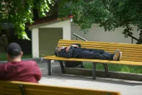 Даванков и Леонов предложили переселять бездомных из крупных городов