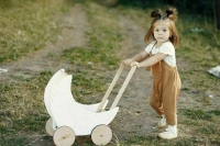 Педальные машинки и коляски для кукол предложили маркировать