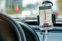 В МВД опровергли запрет на установку гаджетов на лобовое стекло автомобиля