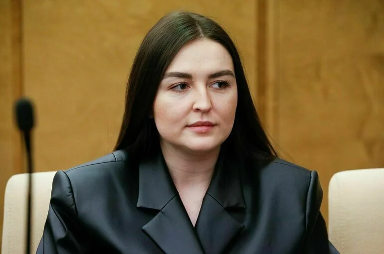 Скрозникова поддержала дополнительные требования для вручения школьных медалей