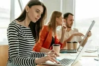 Работодателям предлагают дать налоговые льготы за трудоустройство молодежи