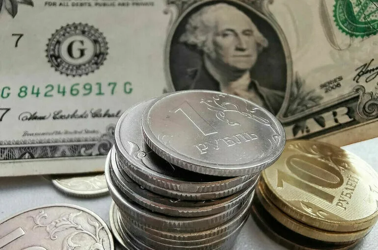 Курс доллара на открытии торгов на Мосбирже превысил 98 рублей