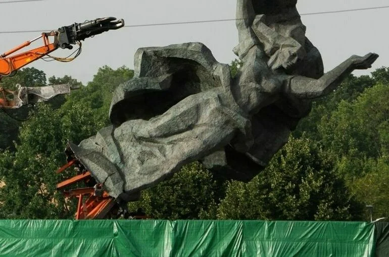 «Гонения на русских в Прибалтике»