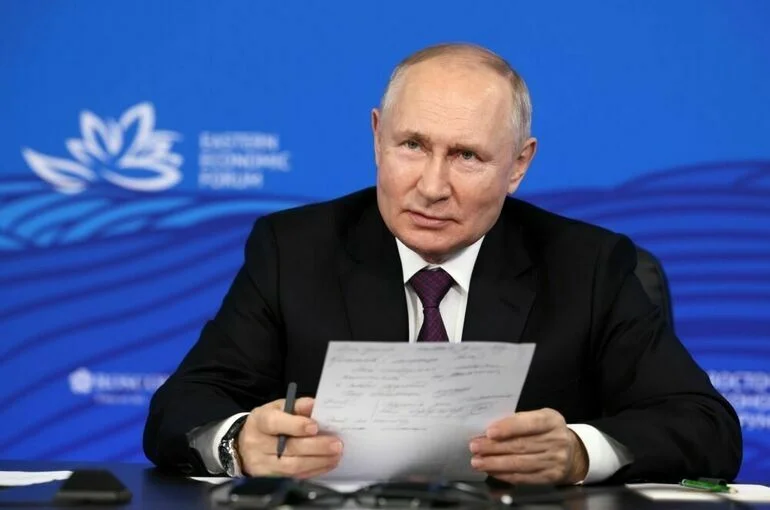 Президент заявил, что Россия многое растеряла в 1990-е годы