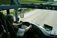 В Волгоградской области водитель автобуса забыл школьника на остановке