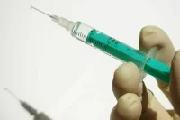 На лечившего пациентов физраствором онколога завели новое дело