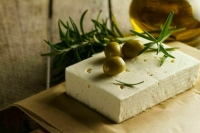 FT: Сыр фета может подорожать из-за последствий циклона «Даниэль» в Греции