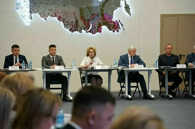 Парламентарии Ямала предлагают новые формы патриотического воспитания