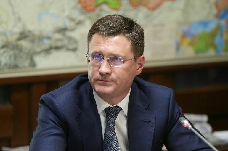 Новак поручил компаниям быстрее снижать цены на топливо в мелком опте