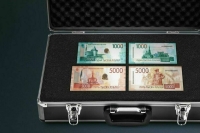 Банк России представил новые купюры 1000 и 5000 рублей