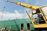 В Минтруде придумали, как спасти работника от падающего крана