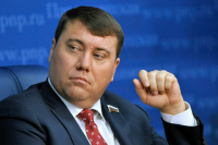 Абрамов предложил комплектовать российские авто детскими креслами