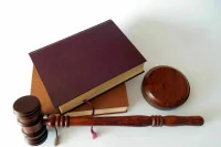 По делу о крупной взятке арестованы сотрудники Следственного комитета