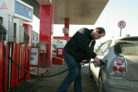 В России за неделю подешевели четыре марки топлива