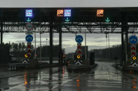 Транспорт с гуманитарной помощью предложили освободить от платы за проезд