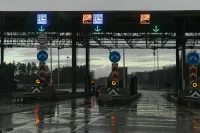 Транспорт с гуманитарной помощью предложили освободить от платы за проезд
