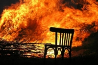 В Петербурге женщина и ребенок погибли при пожаре в частном доме