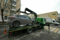 Стоимость эвакуации автомобиля за неправильную парковку предложили ограничить